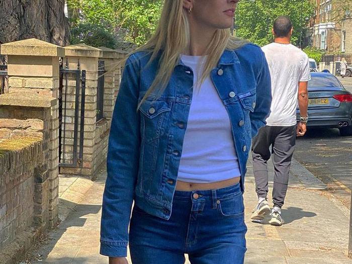 This Anti–Skinny Jeans Trend Has Come Back With a Vengeance